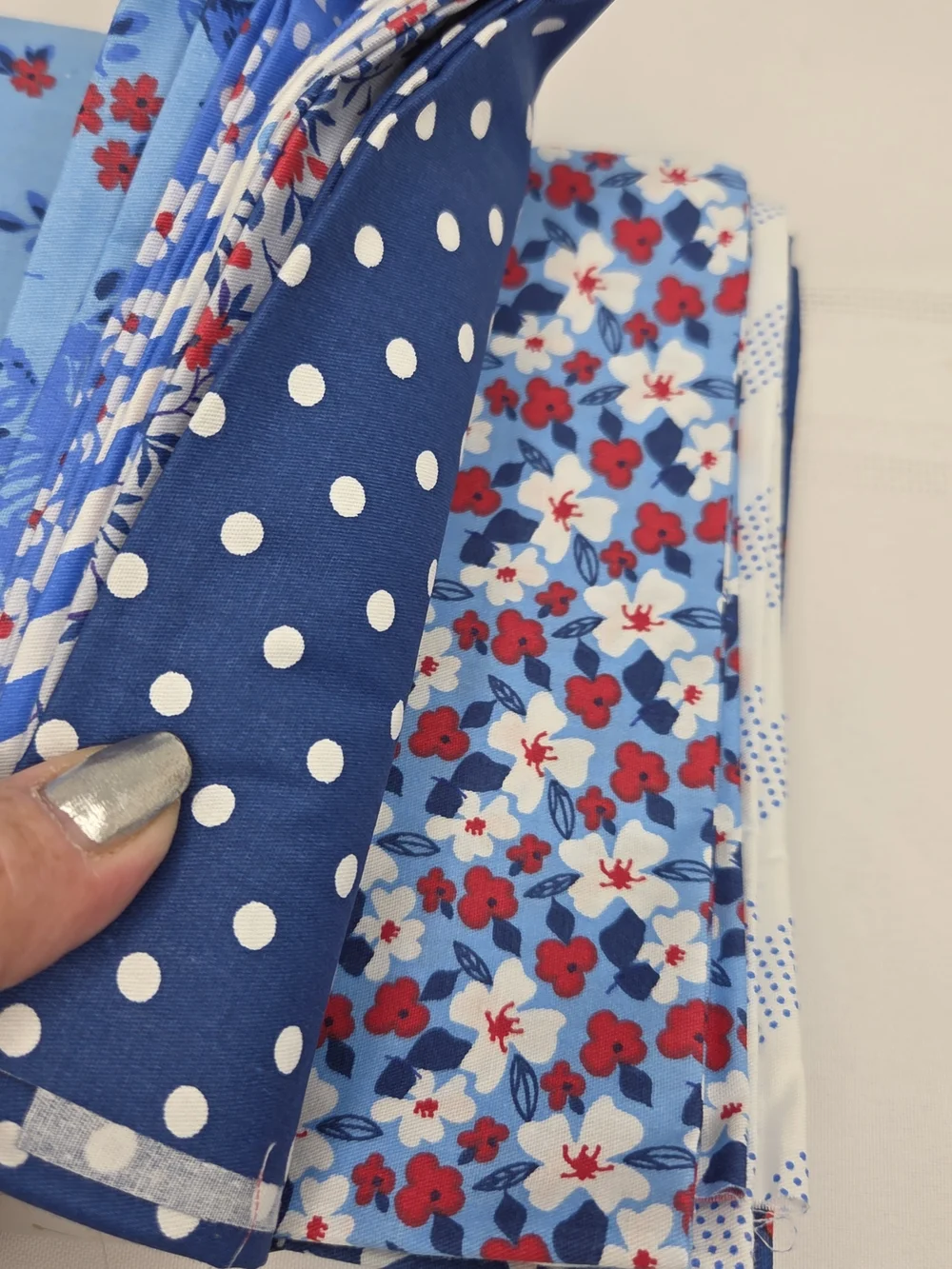 Mrs.Quilty PremiumFabrics For Quilting 12 Pieces 21.6